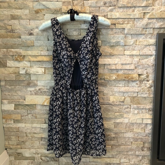 🌱H&M Divided summer dress - cut out back - Picture 2 of 2